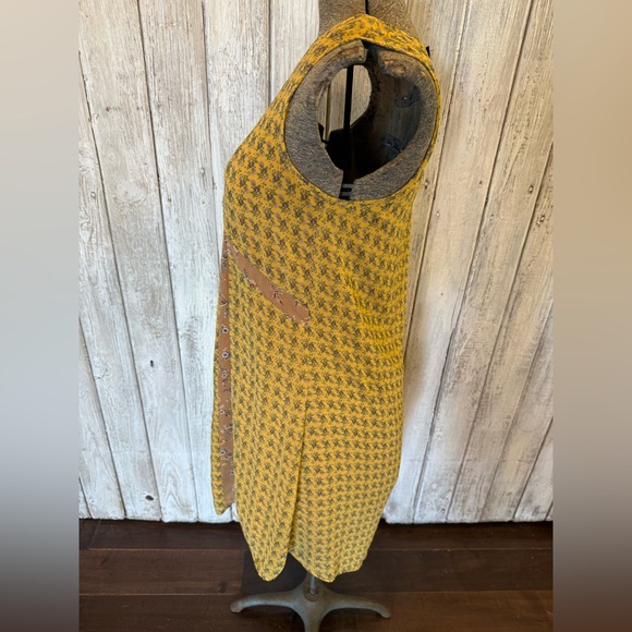 Signature Studio Mustard Floral Dress - Picture 4 of 6